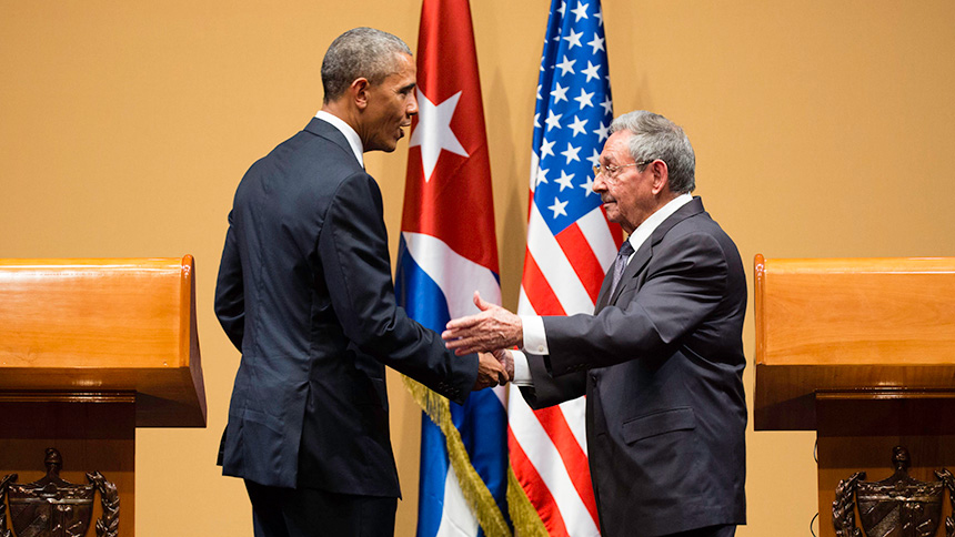 President Obama and Cuban President Raúl Castro 